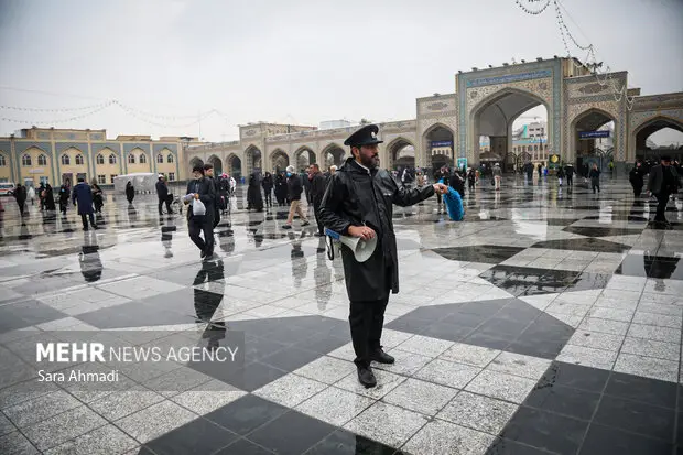 بارش باران رحمت در حرم امام رضا(ع)؛ لحظه‌ای معنوی و دل‌انگیز در قلب مشهد