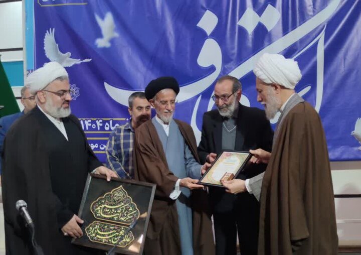 تقدیر ویژه از خادم برجسته مراسم معنوی اعتکاف در فارس؛ راز موفقیت این آیین باشکوه چیست؟
