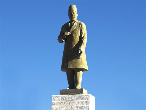 میرزا حبیب اصفهانی؛ مردی که نخستین دستور زبان فارسی را نوشت!