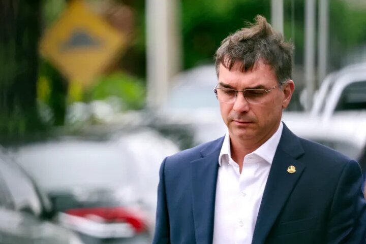 رقیب جدی داسیلوا در انتخابات ۲۰۲۶ برزیل با حمایت پدر زندانی‌اش معرفی شد!