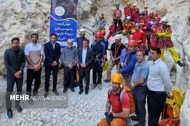برگزاری دوره عملی مربی‌گری غارنوردی در دشتستان؛ رازهای ایمنی زیرزمین‌ها فاش شد!
