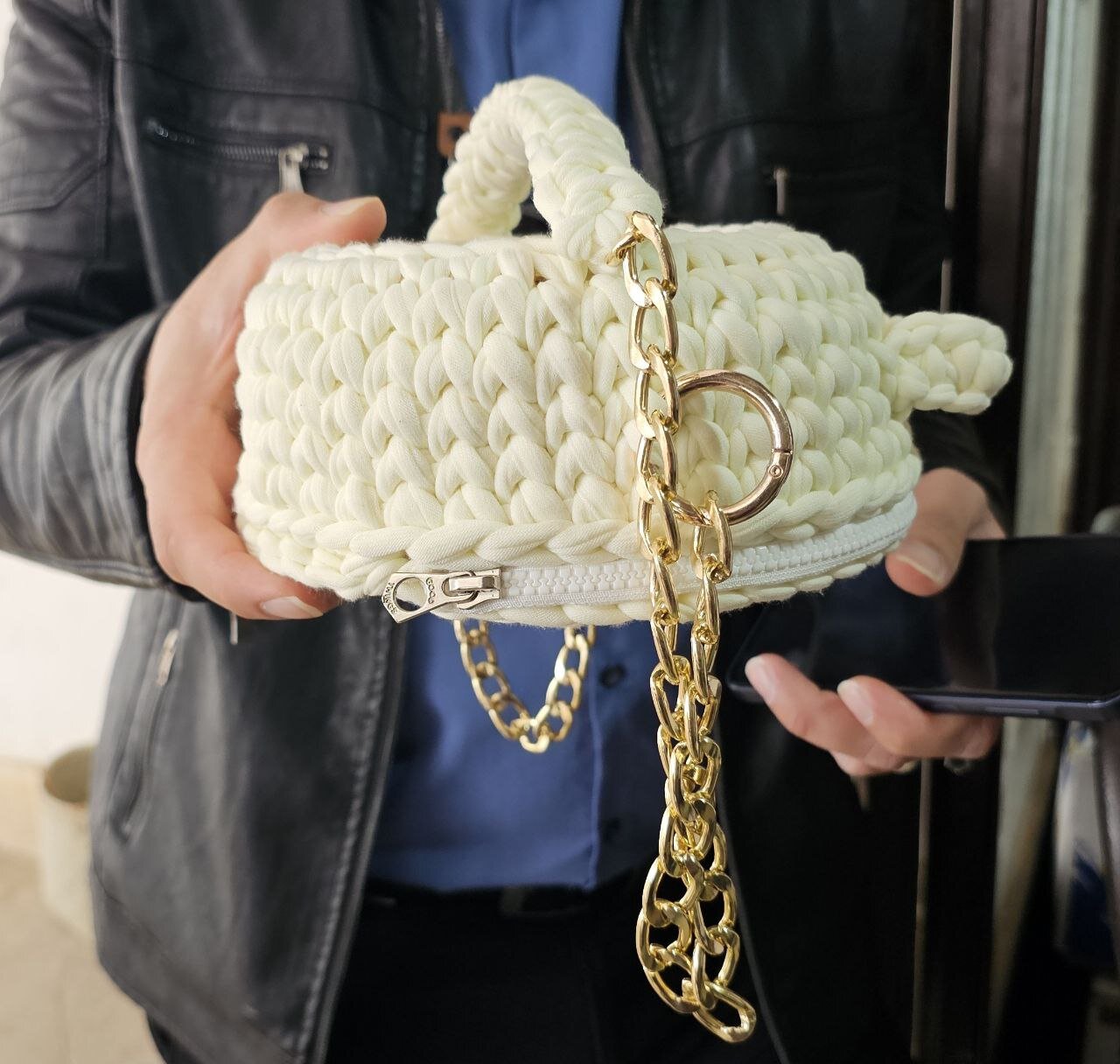 خلاقیت هنرمندان بافقی به کمک حصیربافی آمد