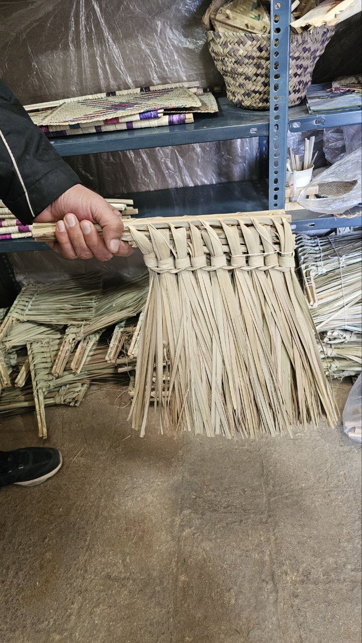 خلاقیت هنرمندان بافقی به کمک حصیربافی آمد