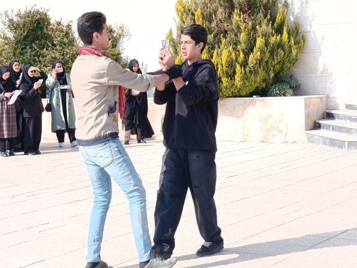 نمایش خیابانی «در حوالی تجریش»؛ روایت بی‌نظیر ایستادگی مردم در جنگ ۱۲ روزه