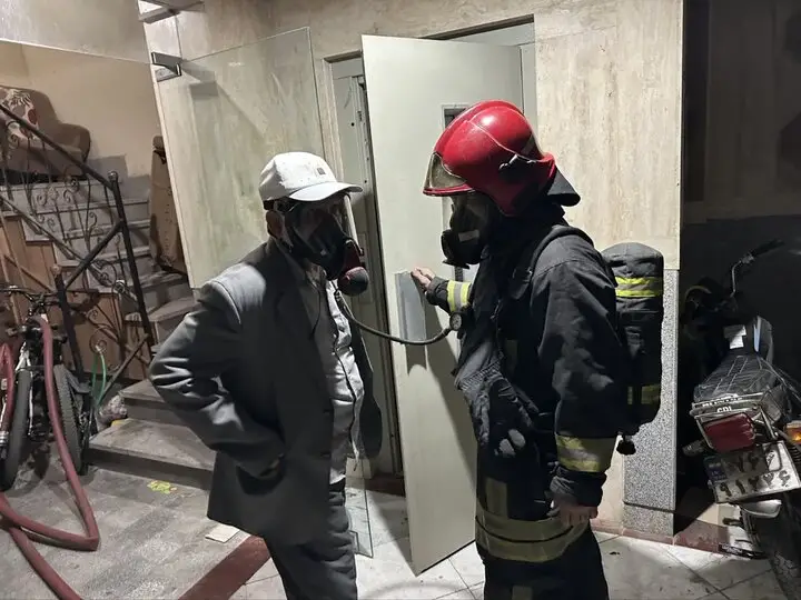 آتش‌سوزی مهیب در خانه متروکه پشت بیمارستان بوعلی؛ لحظه به لحظه تا مهار کامل!