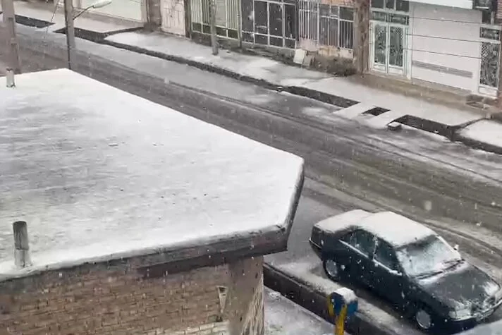 بارش برف در روستای قره‌بابا