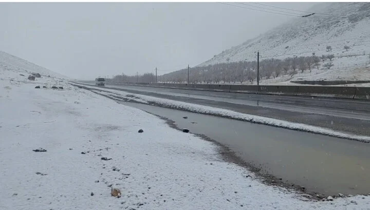 تداوم بارش برف در مناطق مختلف آذربایجان غربی