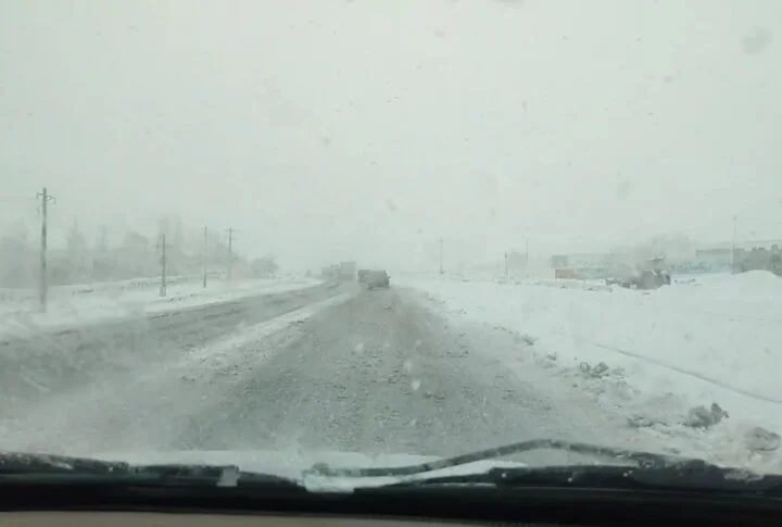 وضعیت تردد در جاده قدیم بستان‌آباد به تبریز درپی بارش برف