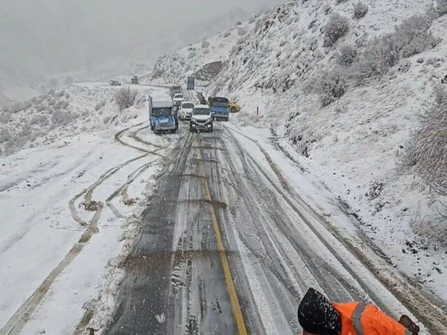 برف‌روبی و نمک‌پاشی محور مریوان- سقز
