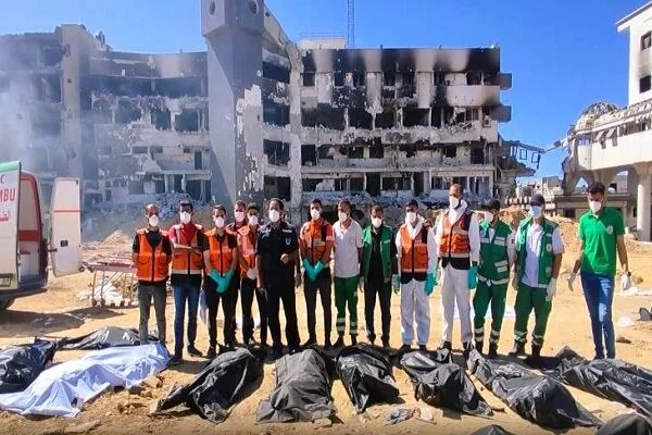 انتقال ۱۵ پیکر شهید دیگر از محوطه بیمارستان الشفاء غزه