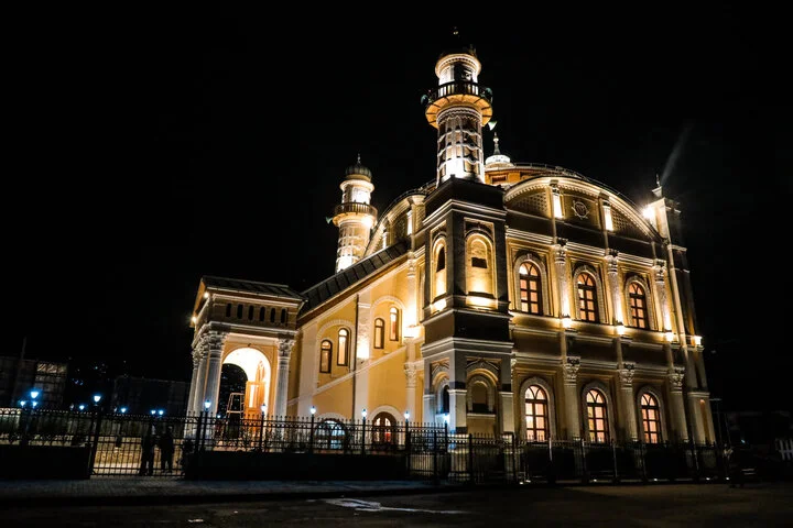 نگین‌های فیروزه‌ای مزارشریف و کابل؛ رازهای معماری مسجد کبود و مسجد شاه دو شمشیره