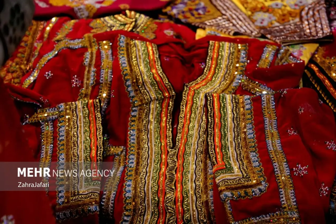 از گنجینههای دریا تا نقوش زمین بر لباس بانوی جاسکی؛ اصالت را ببینید