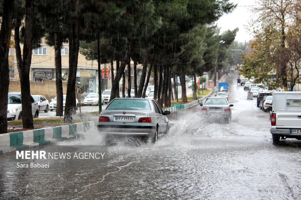 رفع ۳۵ مورد آبگرفتگی اماکن سطح شهر توسط آتش‌نشانان کرمانشاهی
