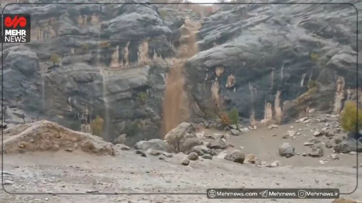 جاری شدن آبشارها در بخش پاپی