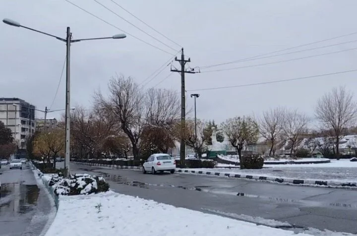 بارش برف سقز را در آغوش سفید خود فرو برد