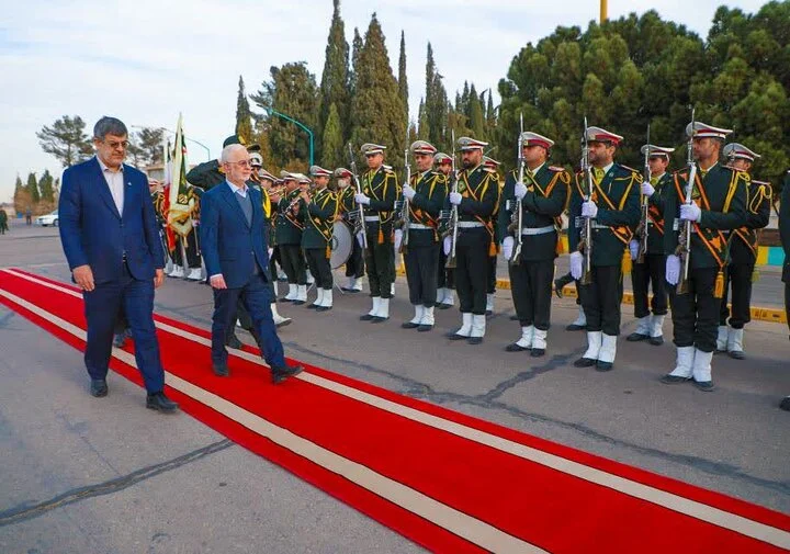 وزیر کشور برای بهرهبرداری از چند پروژه عمرانی و صنعتی وارد یزد شد