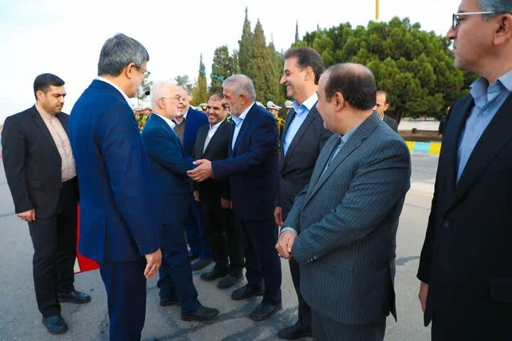 وزیر کشور برای بهرهبرداری از چند پروژه عمرانی و صنعتی وارد یزد شد