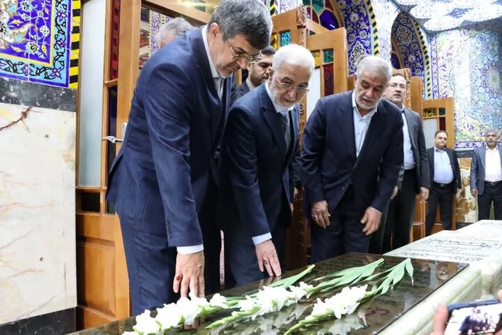 ادای احترام وزیر کشور به سومین شهید محراب؛ آیت الله شهید صدوقی(ره)