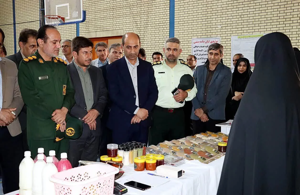 نمایشگاه «بانوی آفتاب» در خورموج گشایش یافت