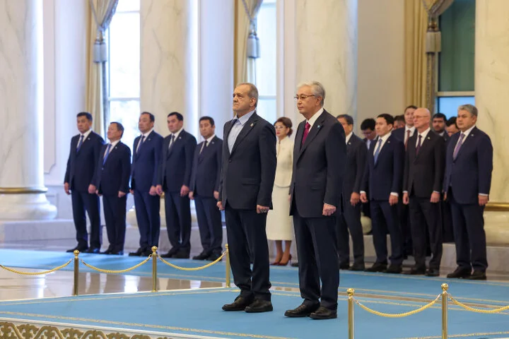 رئیس جمهور قزاقستان با استقبال رسمی از مسعود پزشکیان، لحظات تاریخی رقم زد!