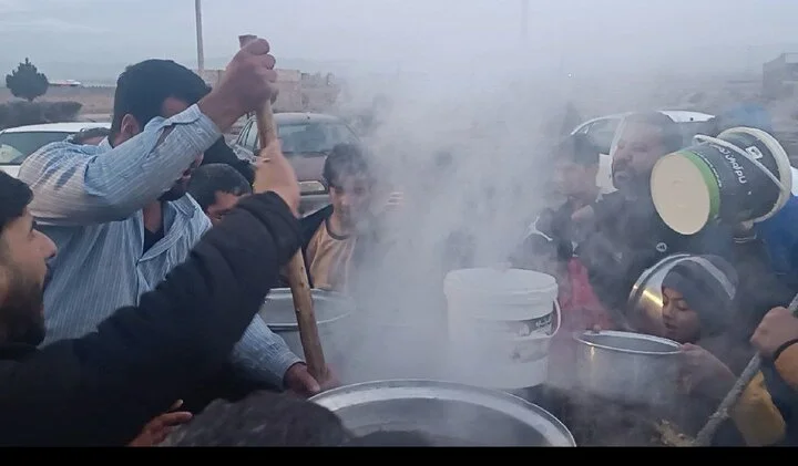 رسم نذری خاص در خواف برای طلب باران؛ وقتی مردم مرزها دست به دعا و دیگ می‌برند