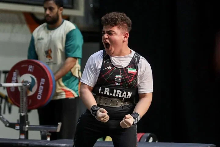 جوان کردکویی با پرس سینه ۱۲۰ کیلوگرم رکورد نوجوانان جهان را شگفت‌زده کرد!