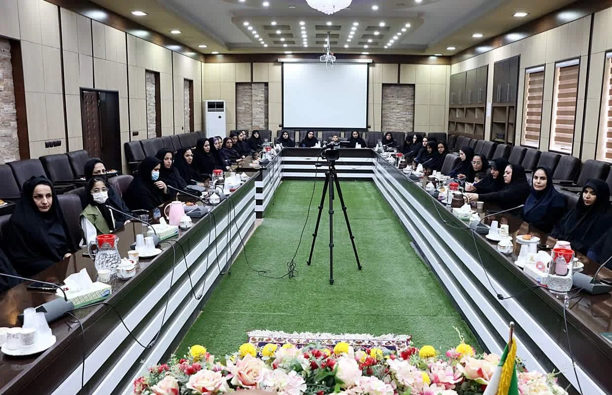 فرماندار دشتی: بانوان در مدیریت شهرستان نقش آفرین هستند