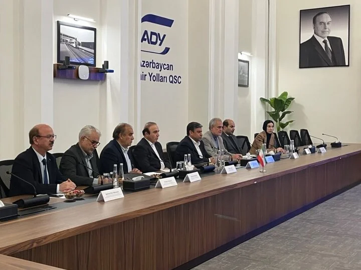 استاندار اردبیل در نشست مهم با رئیس راه‌آهن آذربایجان از کریدور شمال-جنوب رونمایی کرد!