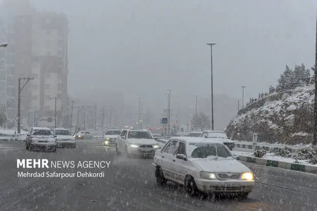 بارش برف ناگهانی در اقلید؛ زمستان زودرس آغاز شد!
