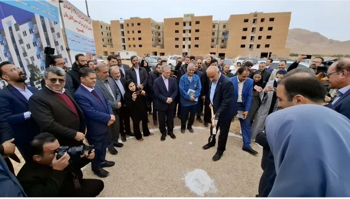وزیر تعاون در شاهرود کلنگ ساخت ۲۰۸ واحد مسکن کارگری را بر زمین زد!