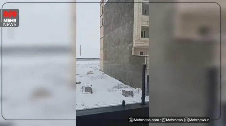 بارش برف در ازنا؛ تصویری جادویی که هوای شهر را عوض کرد!