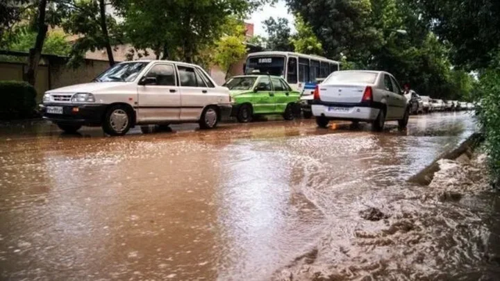 بارش‌های شدید باران در چابکسر؛ آیا آماده مقابله هستید؟