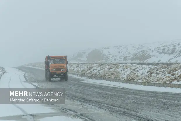 بارش برف شدید محور مرند-یامچی را سفیدپوش کرد؛ سفرها تحت تأثیر قرار گرفت!