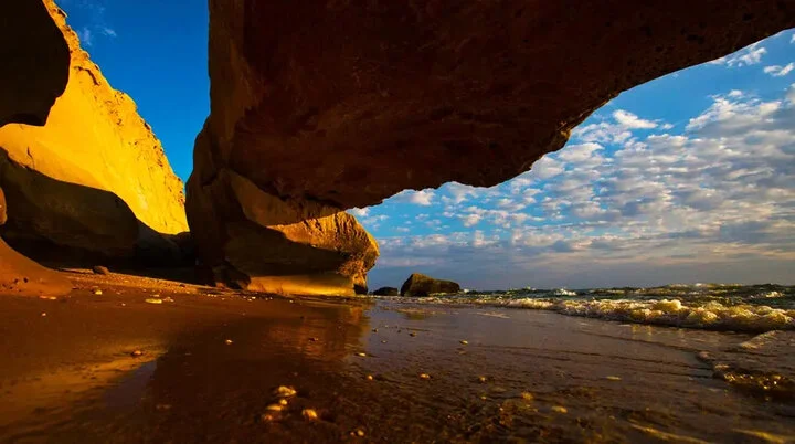 ممنوعیت شدید کمپ‌زدن و شب‌مانی در سواحل بکر پارسیان؛ طبیعت در خطر است!