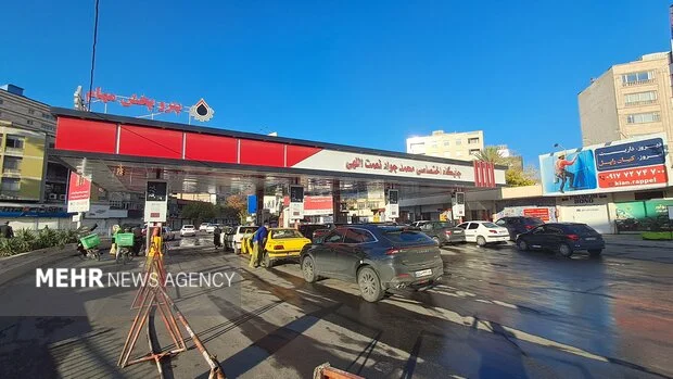 پس از سه‌نرخی شدن بنزین در شیراز، صف‌های سوختگیری روان‌تر از همیشه شدند!