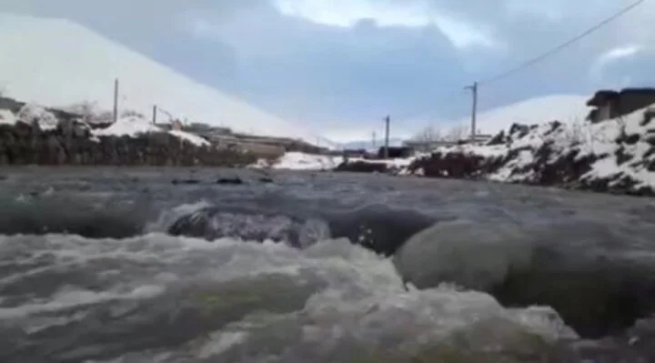 خروش بی‌سابقه سیمینه‌رود پس از باران‌های سنگین؛ طبیعت به وجد آمد!