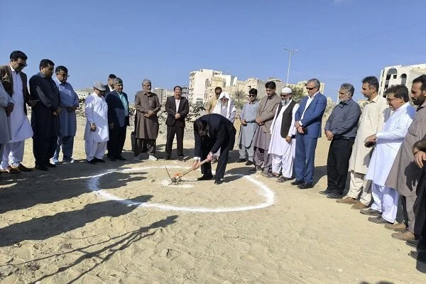 آیین کلنگزنی دو مدرسه ۱۲ کلاسه در چابهار برگزار شد