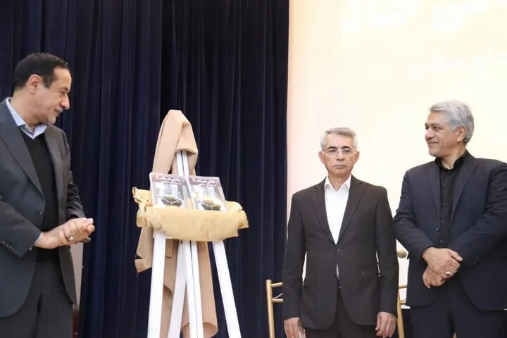 کتاب «دانش خاک، از ساختار تا قانون» رونمایی شد؛ دریچه‌ای نو به دنیای خاک و قوانین آن