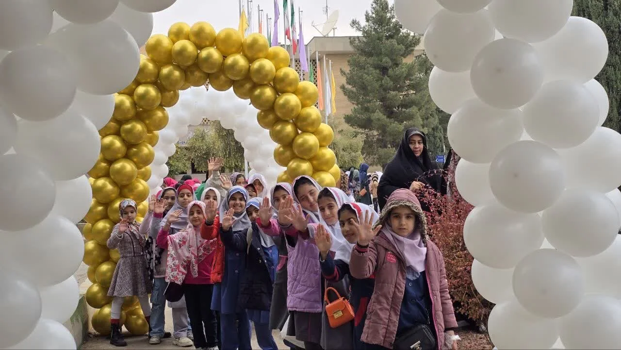جشن تکلیف ۱۲۰۰ نفره دختران در شیراز برگزار شد