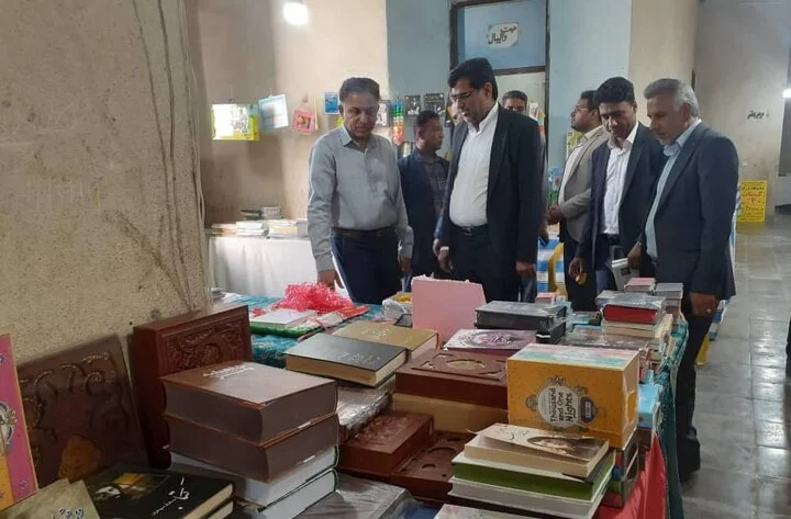 نمایشگاه کتاب رودان با تخفیف‌های ویژه و حضور مسئولان فرهنگی افتتاح شد