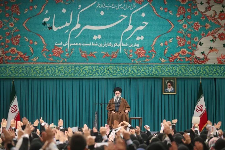 رهبر انقلاب از زن تراز چه تصویری ارائه می‌دهد؟ انسانی عرشی و پرقدرت در اجتماع!