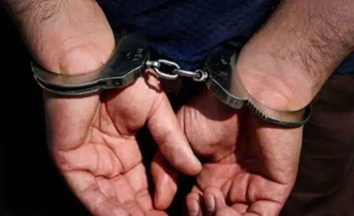 دستگیری عاملان تیراندازی هولناک در زرین‌دشت فارس با اسلحه و چاقوهای کشف‌شده