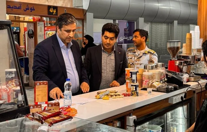 پلمب دکه‌های متخلف در اسکله شهید ذاکری قشم؛ سودجویی تا ۱۳۰ درصد فاش شد!