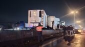 سانحه وحشتناک کامیون یخچال‌دار در بزرگراه قزوین-کرج؛ ترافیک سنگین و جاده‌ای لغزنده