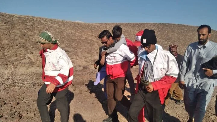 نجات معجزه‌آسا کودک ۱۳ ساله پس از ۱۵ ساعت گمشدگی در ارتفاعات ریگان