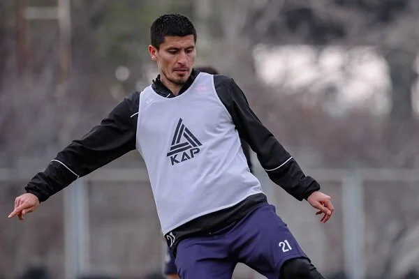 هافبک ملی‌پوش تراکتور زیر ذره‌بین دو پیشنهاد وسوسه‌انگیز قرار گرفت!