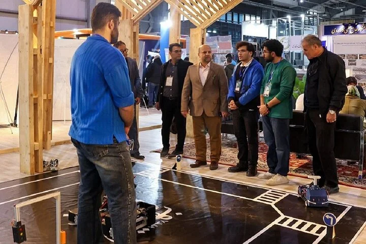 معاون رسانه‌ای وزیر فرهنگ در دل نمایشگاه پژوهش و فناوری؛ کشف شگفتی‌های نوآوری‌های ایرانی!