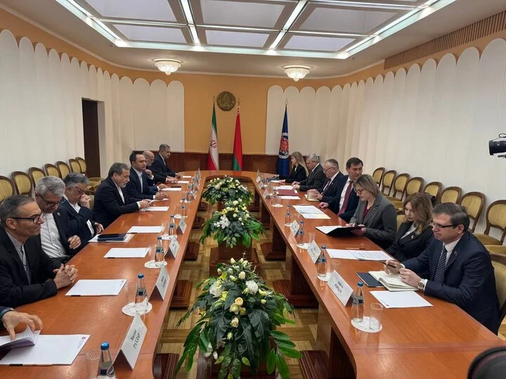 عراقچی از روابط بی‌دردسر ایران و بلاروس رونمایی کرد؛ دوستی نزدیک و پایدار در دیپلماسی