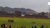 هیجان بی‌سابقه در آغاز بازی خیبر و استقلال؛ بازیکنان وارد زمین شدند!