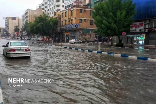 آبگرفتگی شدید شهرک طلاییه بندرعباس؛ ساکنان در انتظار کمک فوری!